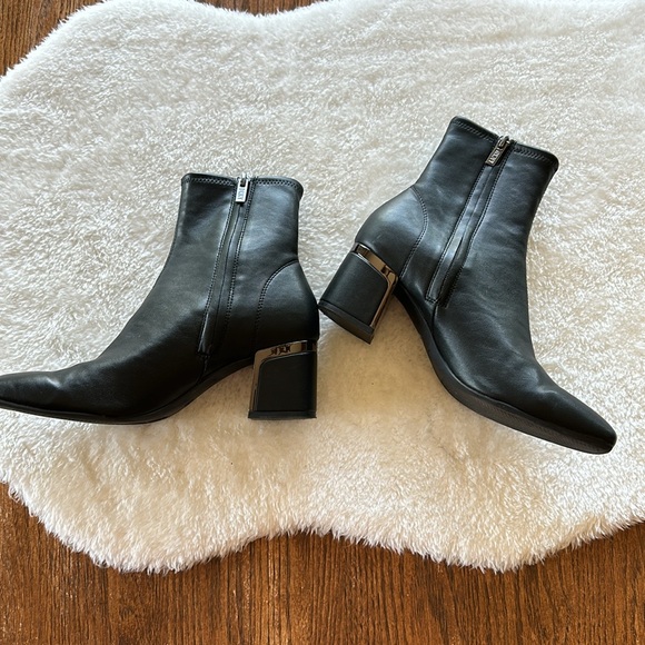 Nwob. DKNY boots. Napa classic booties - Picture 11 of 14